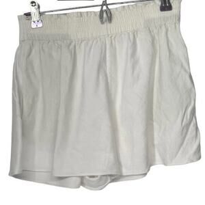 Alice + Olivia Linn White Smocked Waist Linen Blend Pull On Shorts